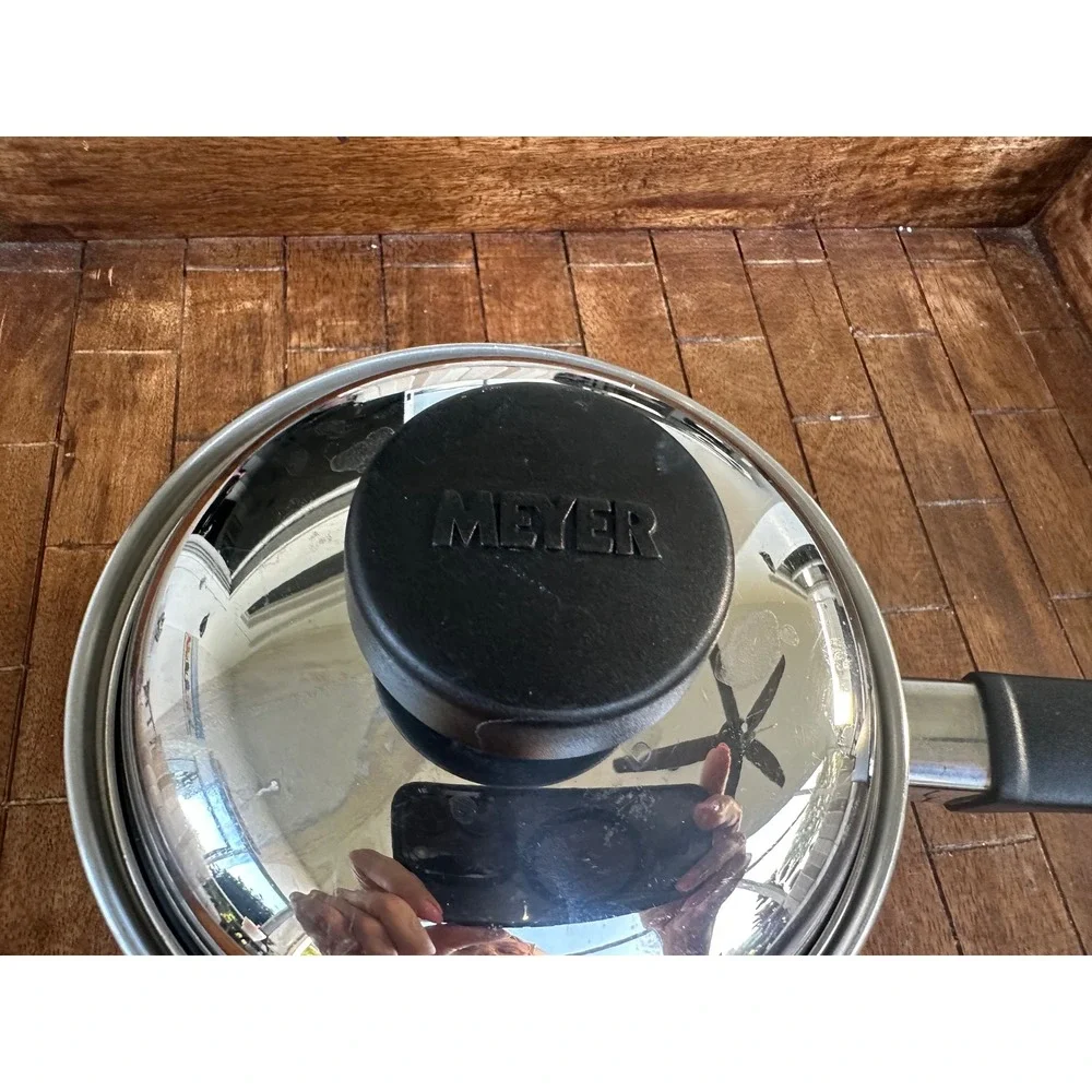 Meyer 18/10 Stainless Steel 1 Quart Saucepan with Lid Impact Bonded Base 0.9LEUC